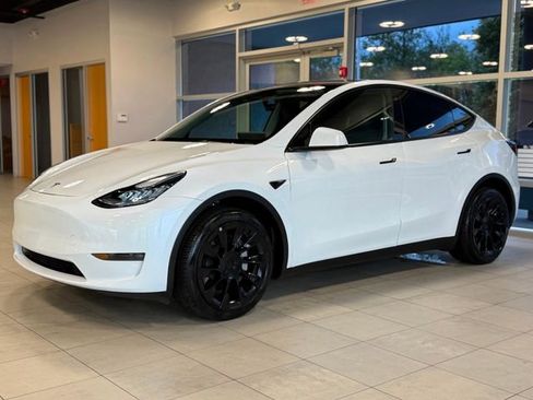 Used 2023 Tesla Model Y Long Range AWD/4WD image 4