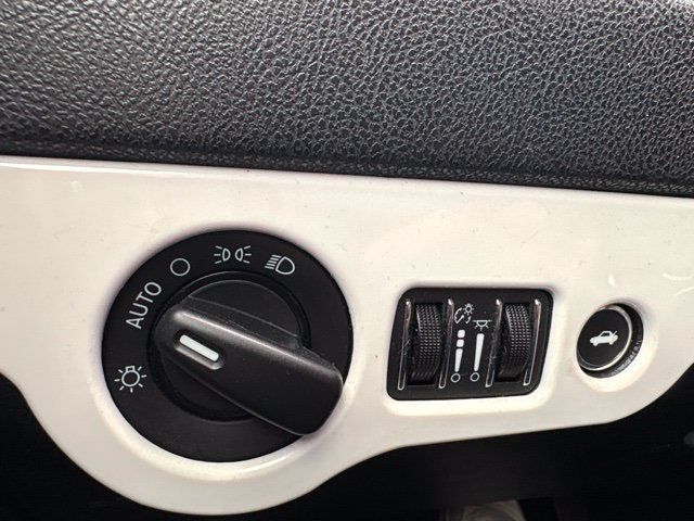 Used 2017 Dodge Charger SE RWD image 10