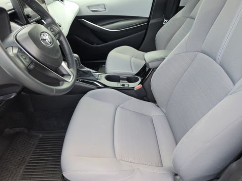 Certified 2025 Toyota Corolla SE FWD image 9
