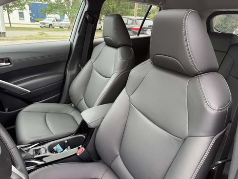 Used 2025 Toyota Corolla LE w/ LE Premium Package FWD image 11