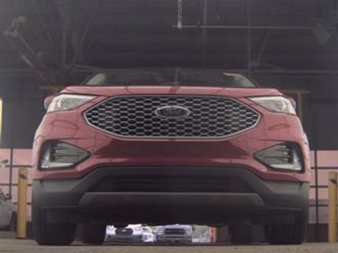 Used 2024 Ford Edge SEL w/ Convenience Package AWD/4WD image 3