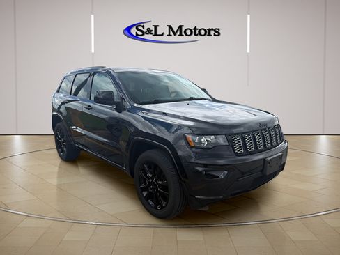 Used 2021 Jeep Grand Cherokee Laredo X AWD/4WD image 1