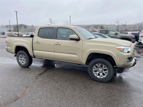 Used 2016 Toyota Tacoma SR5 w/ SR5 Appearance Package (SN) image 4