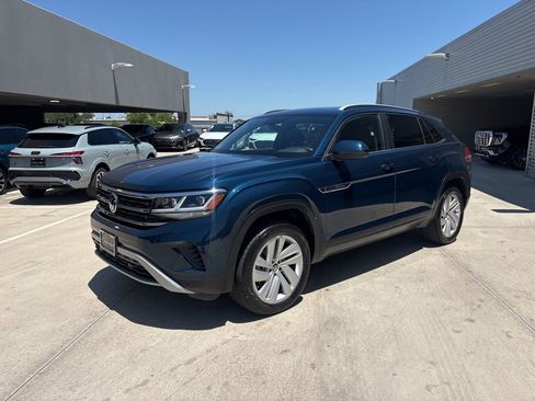 Used 2022 Volkswagen Atlas Cross Sport SE FWD image 1