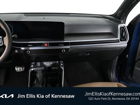 Certified 2024 Kia Sorento SX Prestige w/ Olive Brown Leather Package image 18