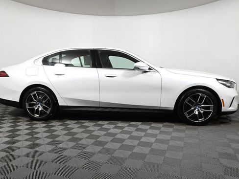 Used 2025 BMW i5 xDrive40 w/ Premium Package image 8
