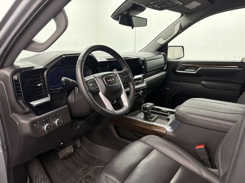 Used 2025 GMC Sierra 1500 Elevation w/ Elevation Premium Package AWD/4WD image 4