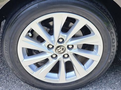 Used 2021 Toyota Camry LE FWD image 10