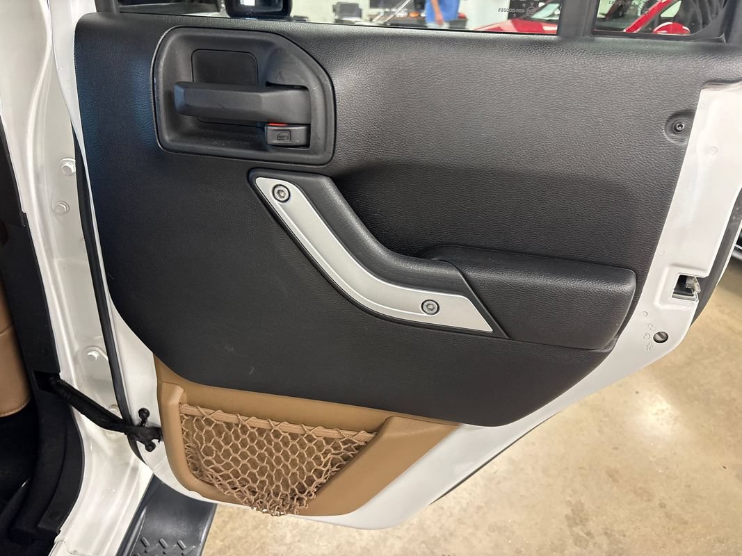 Used 2015 Jeep Wrangler Unlimited Sahara w/ Connectivity Group AWD/4WD image 50