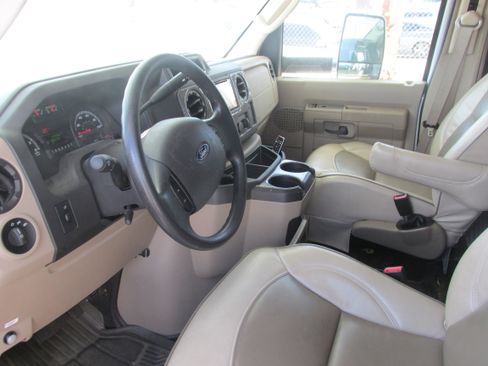 Used 2019 Ford E-450 and Econoline 450 Super Duty w/ Motorhome Prep Package image 9