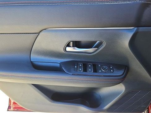 Certified 2025 Nissan Kicks SR image 23