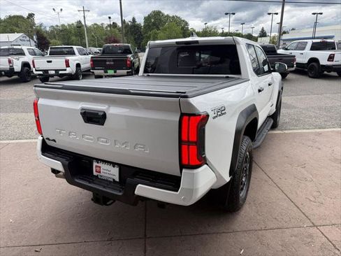 Certified 2024 Toyota Tacoma TRD Off-Road w/ TRD Off Road Upgrade Package AWD/4WD image 8