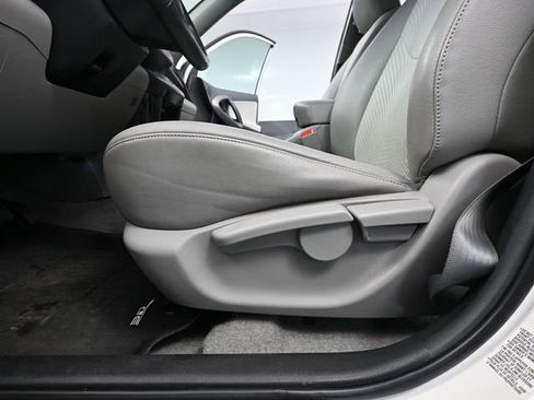 Used 2012 Toyota RAV4 EV image 19