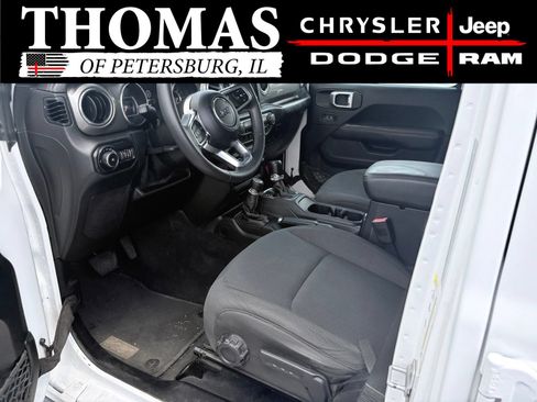 Used 2019 Jeep Wrangler Unlimited Sahara AWD/4WD image 14