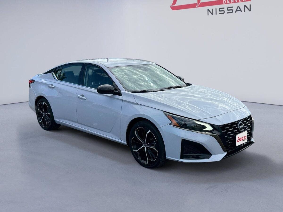 Used 2024 Nissan Altima 2.5 SR FWD image 7