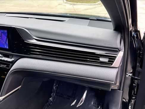 Used 2025 Toyota Camry SE w/ Convenience Package FWD image 18