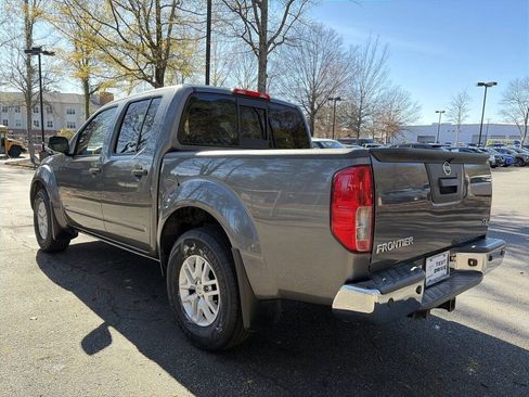 Used 2021 Nissan Frontier SV image 3