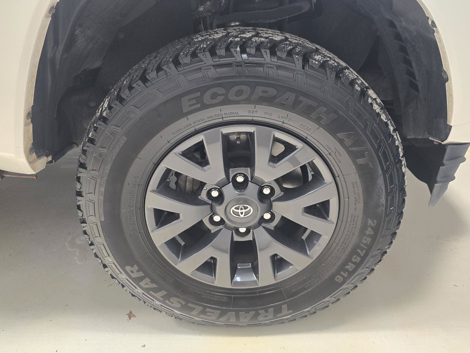 Used 2020 Toyota Tacoma SR5 RWD image 9