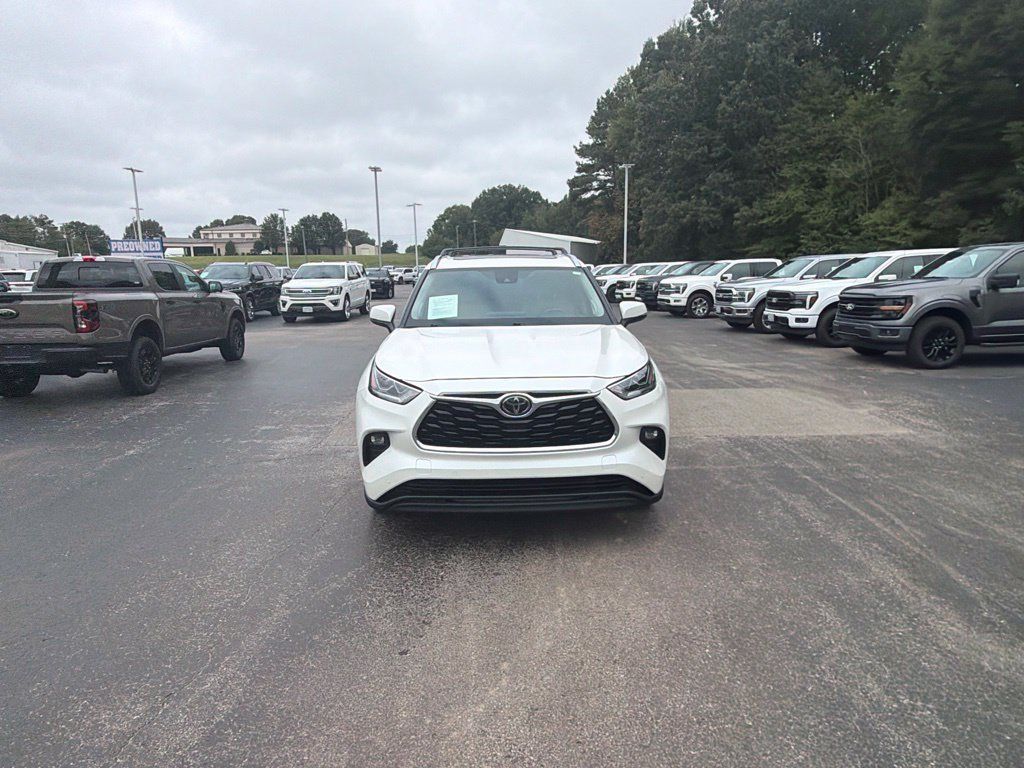 Used 2020 Toyota Highlander Limited AWD/4WD image 8