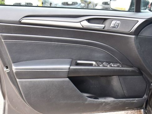 Used 2018 Ford Fusion Titanium FWD image 15