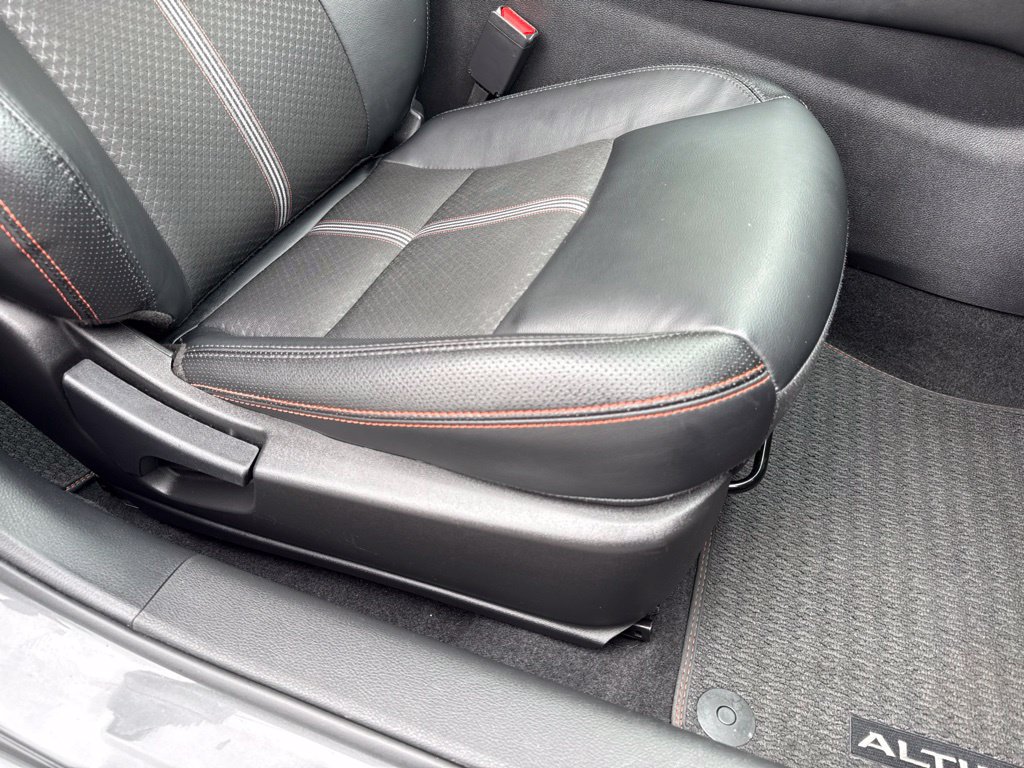 Used 2025 Nissan Altima 2.5 SR FWD image 41