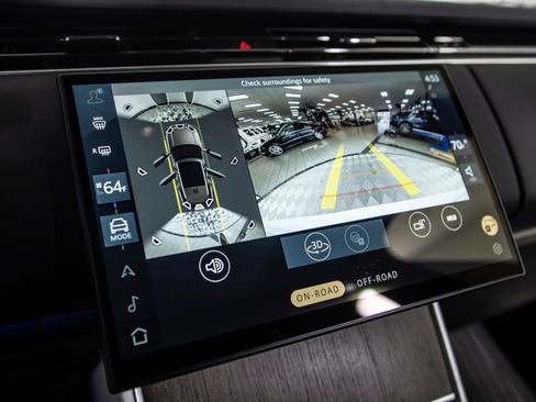 Used 2025 Land Rover Range Rover SE image 33