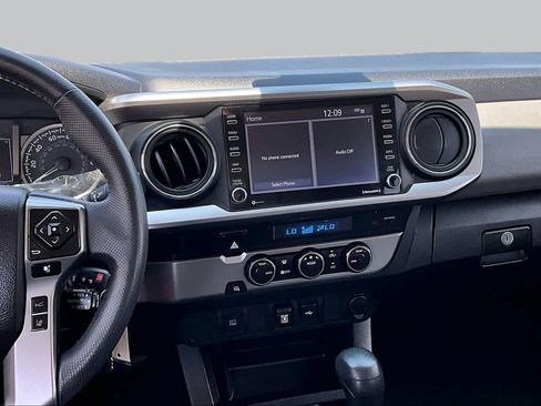 Used 2022 Toyota Tacoma SR5 RWD image 7