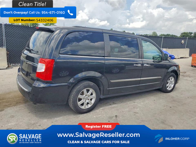 Used 2012 Chrysler Town & Country Touring w/ Entertainment Group #1 FWD image 4