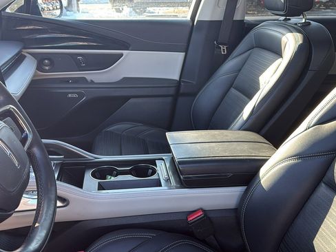 Used 2024 Lincoln Nautilus Reserve w/ Equipment Group 202A image 17