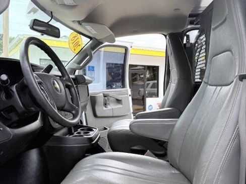 Used 2018 Chevrolet Express 2500 w/ Driver Convenience Package image 9