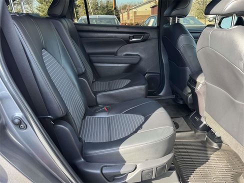 Used 2024 Toyota Highlander XSE image 15