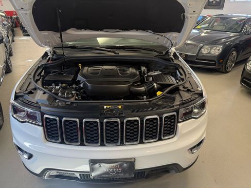 Used 2022 Jeep Grand Cherokee Laredo E AWD/4WD image 21