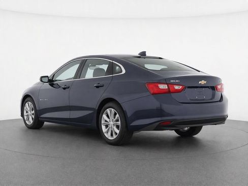 Used 2025 Chevrolet Malibu LT FWD image 3