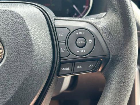 Certified 2025 Toyota RAV4 XLE FWD image 35