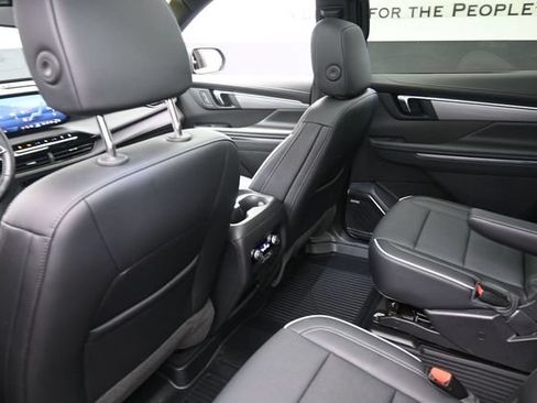 Used 2025 Buick Enclave Preferred w/ Power Package AWD/4WD image 24