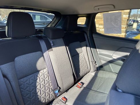 Used 2025 Nissan Kicks SV image 28