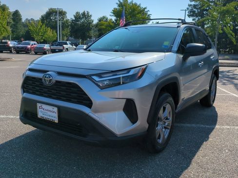 Used 2023 Toyota RAV4 LE AWD/4WD image 8