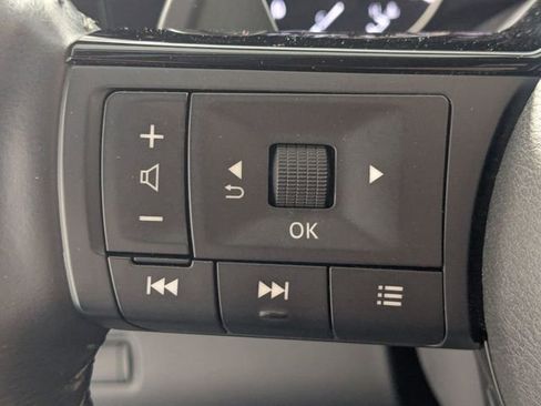 Used 2022 Nissan Pathfinder SL FWD image 15