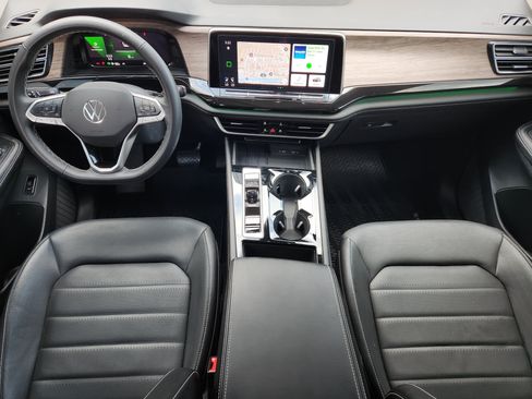 Used 2025 Volkswagen Atlas SEL AWD/4WD image 29