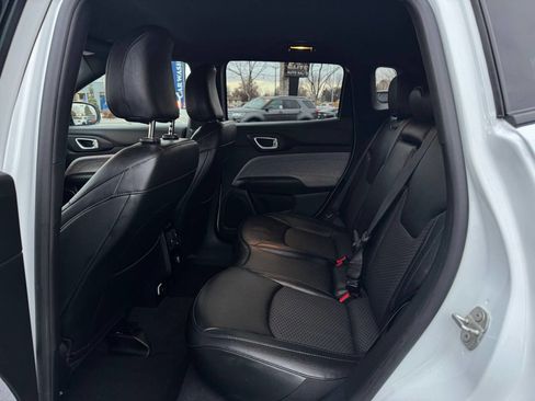 Used 2024 Jeep Compass Latitude image 27