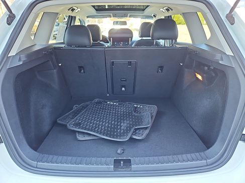 Certified 2022 Volkswagen Taos SE w/ Panoramic Sunroof Package image 32