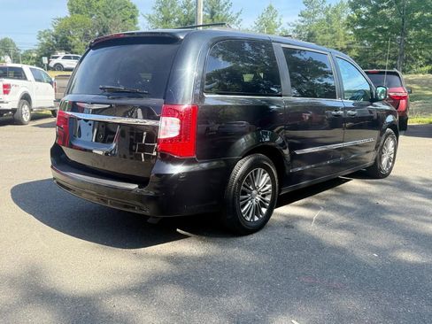 Used 2014 Chrysler Town & Country Touring-L w/ Driver Convenience Group FWD image 7
