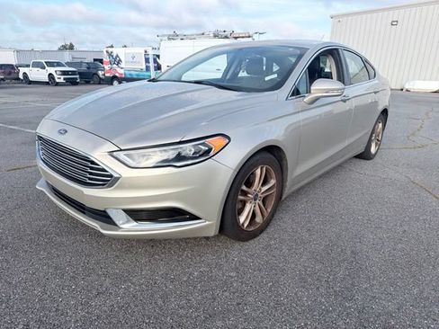 Used 2018 Ford Fusion SE w/ Fusion SE Technology Package FWD image 7