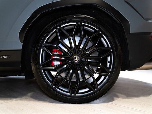 Used 2025 Lamborghini Urus SE AWD/4WD image 17