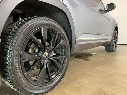 Used 2024 Volkswagen Atlas SEL Premium R-Line image 9