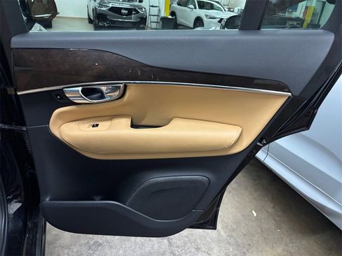 Used 2017 Volvo XC90 T6 Momentum w/ Vision Package image 20