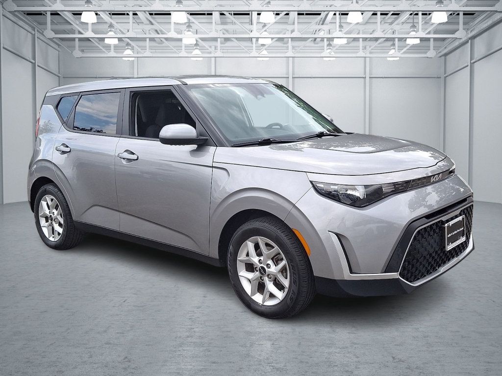 Used 2024 Kia Soul LX w/ Option Group 015 FWD image 13