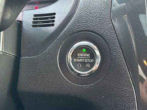 Used 2018 Ford Explorer XLT w/ Equipment Group 202A image 23