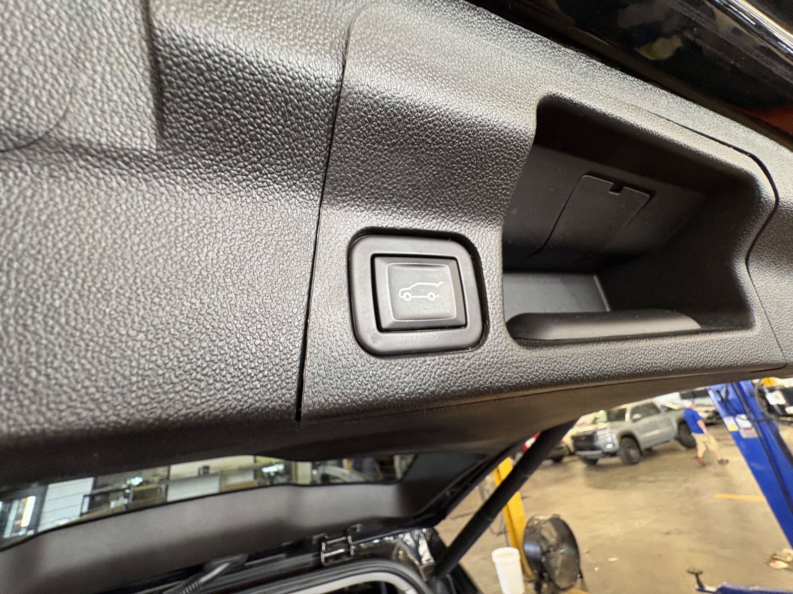 Used 2022 GMC Acadia SLE w/ Driver Convenience Package FWD image 14