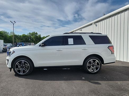 Used 2021 Ford Expedition Limited AWD/4WD image 2